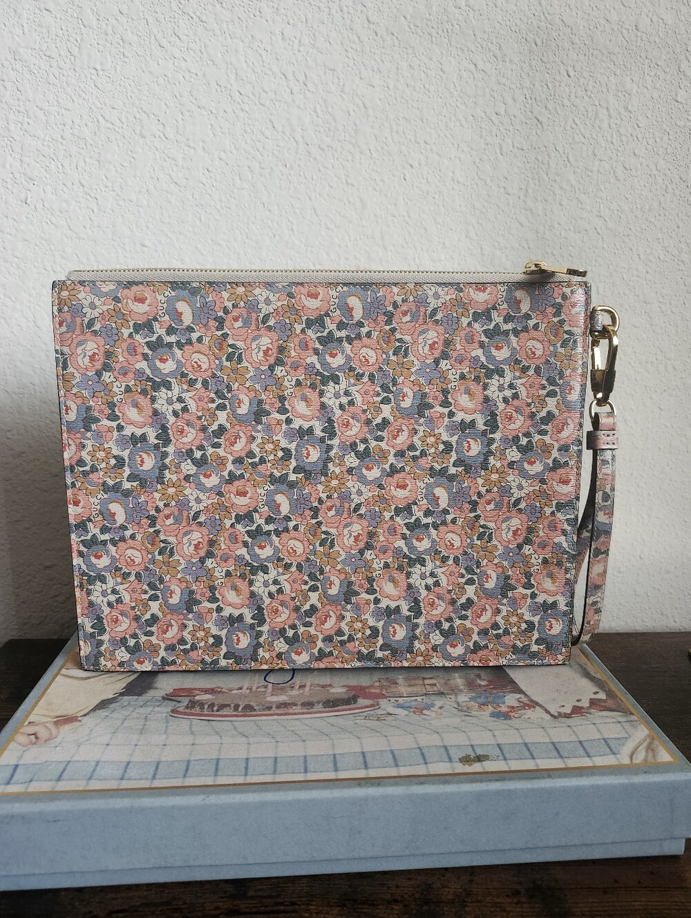 Gucci Liberty Floral Clutch Wrist Strap Gold Hardware Multicolor - Picture 4 of 11